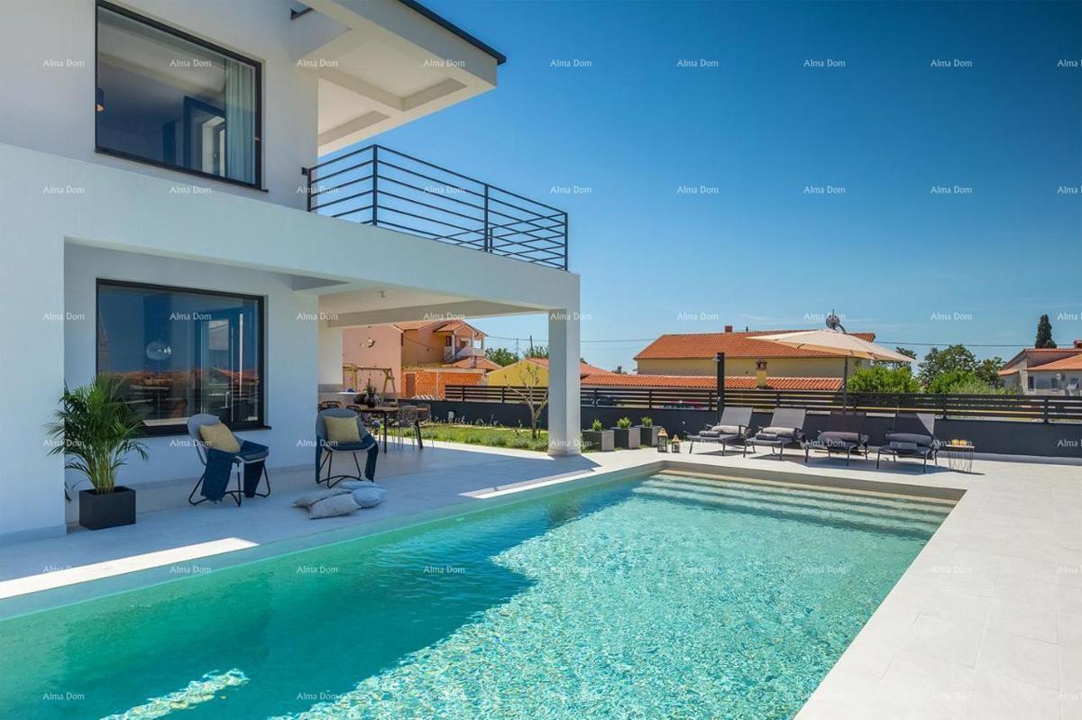 Pula Galižana. Villa con piscina, cucina all'aperto e vista mare.