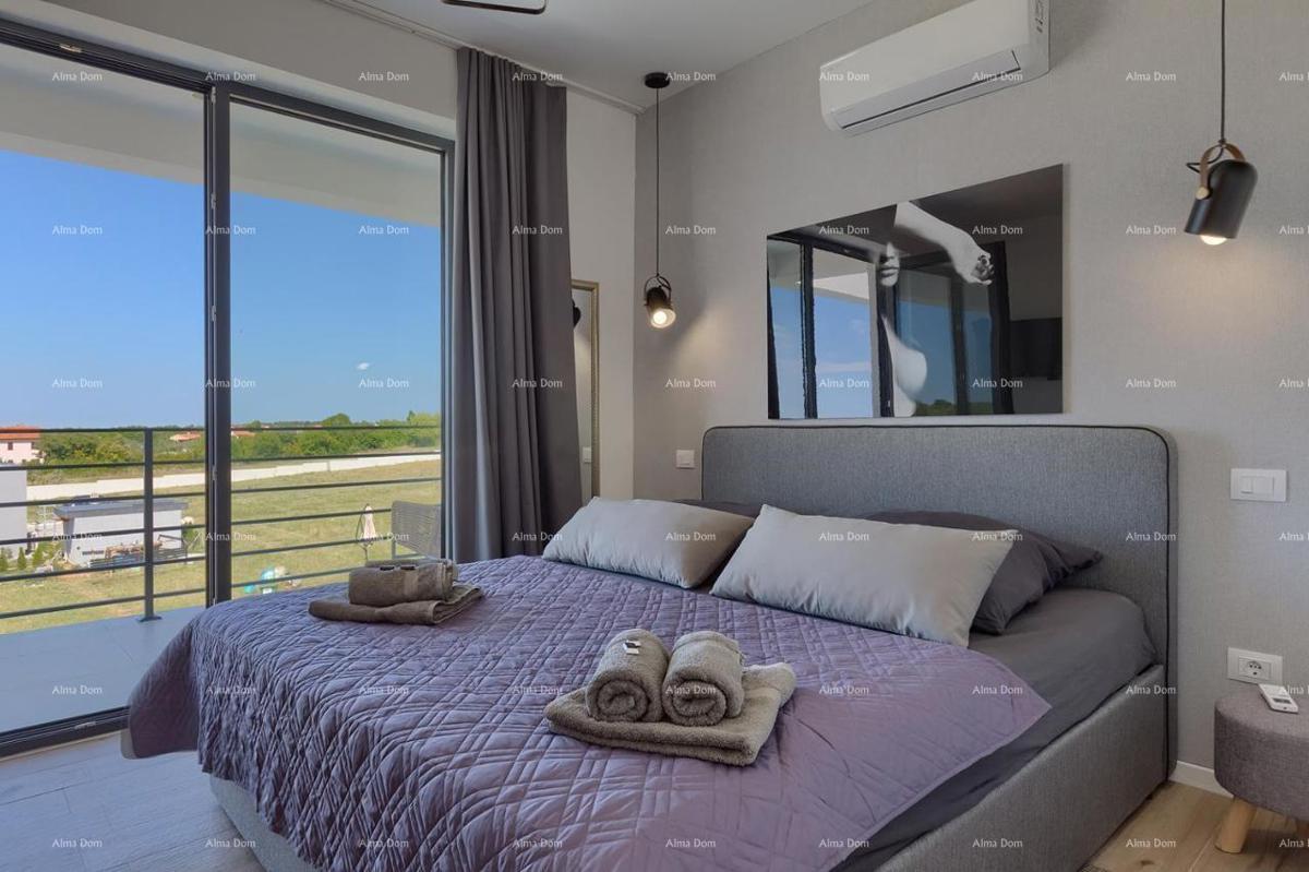 Pula Galižana. Villa con piscina, cucina all'aperto e vista mare.