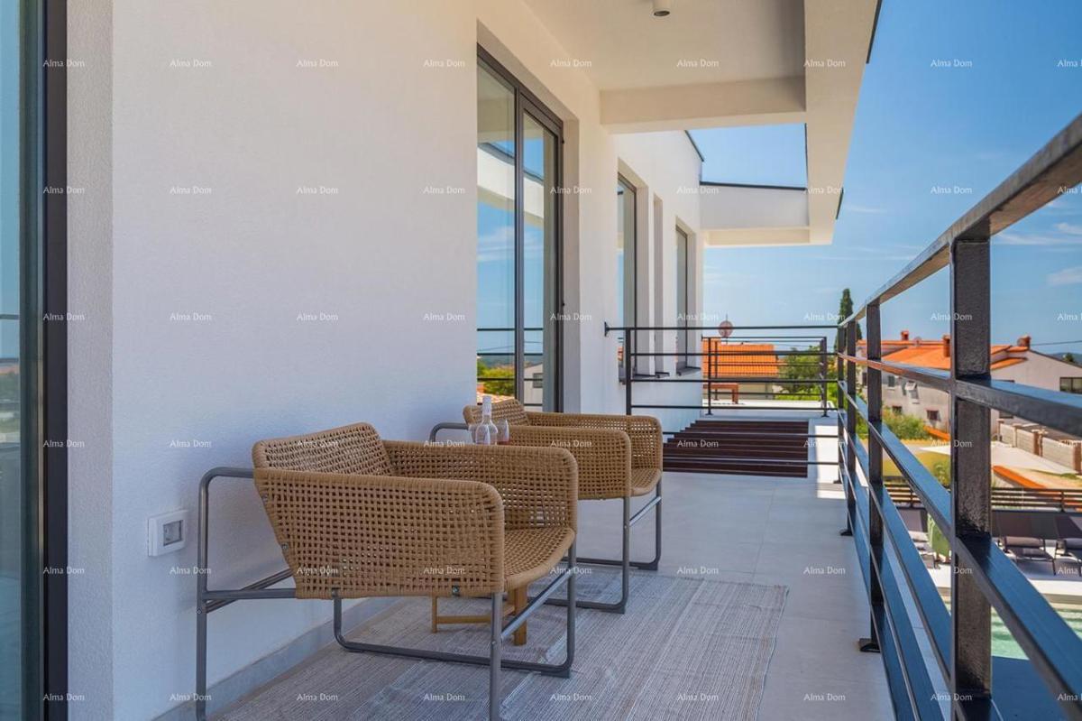 Pula Galižana. Villa con piscina, cucina all'aperto e vista mare.