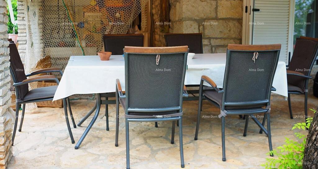 UMAGO, casa di 144 m² con ampio giardino e cucina estiva, completamente ristrutturata!