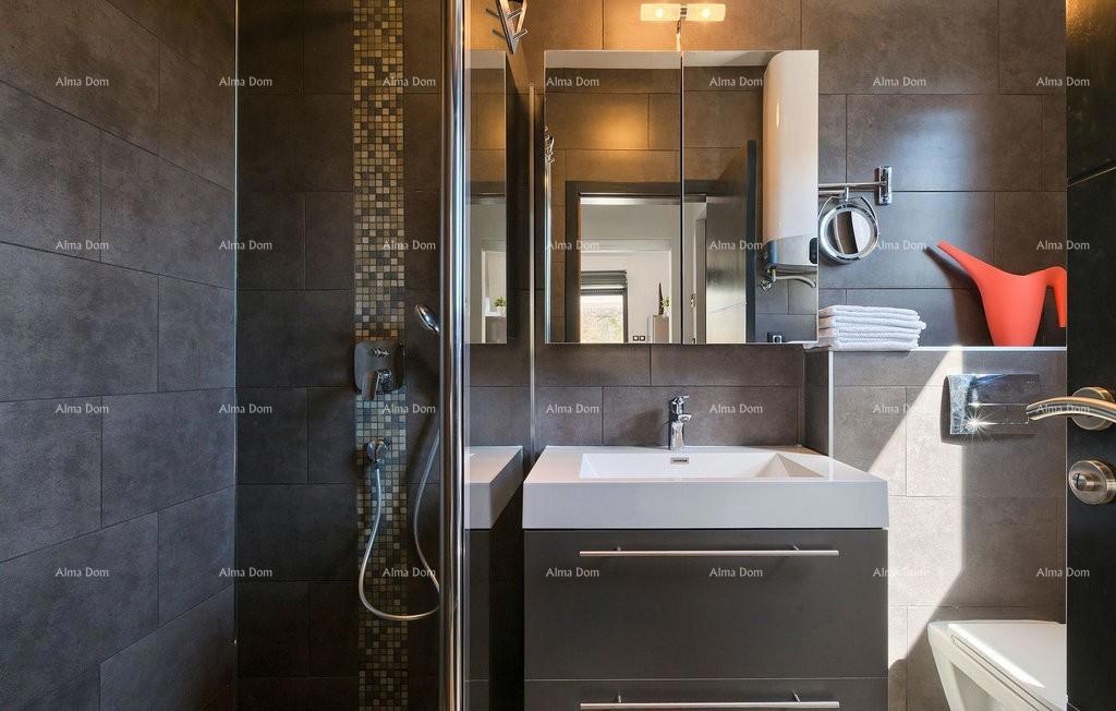 Prizemnica con piscina! Vicinanza al paese di Savičente.