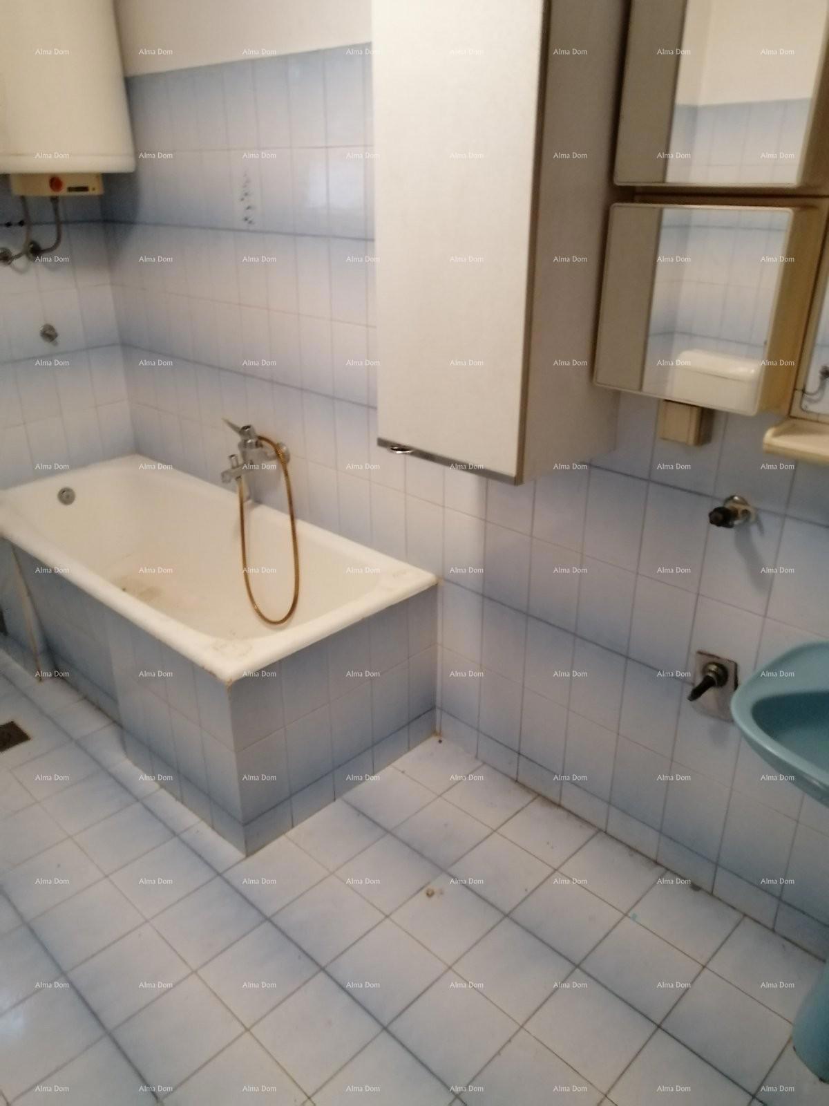 Casa nel centro di Marčana con un giardino.