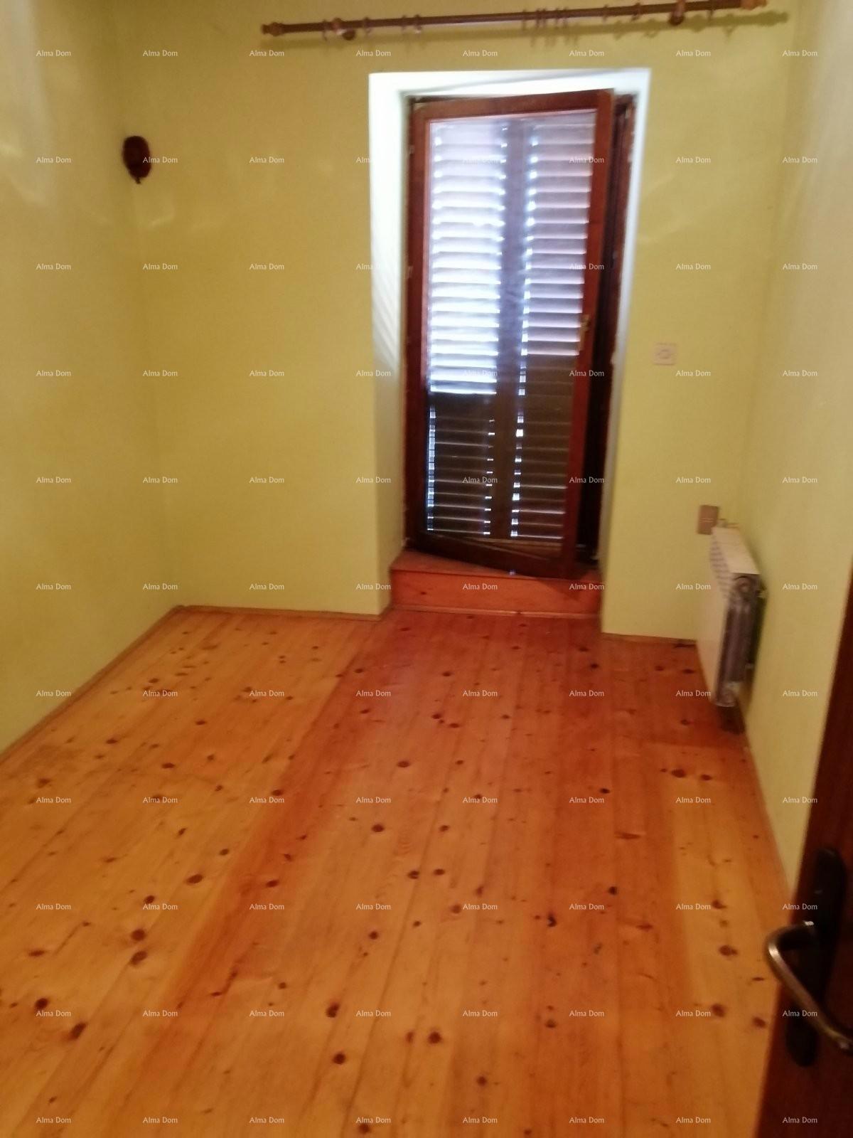 Casa nel centro di Marčana con un giardino.