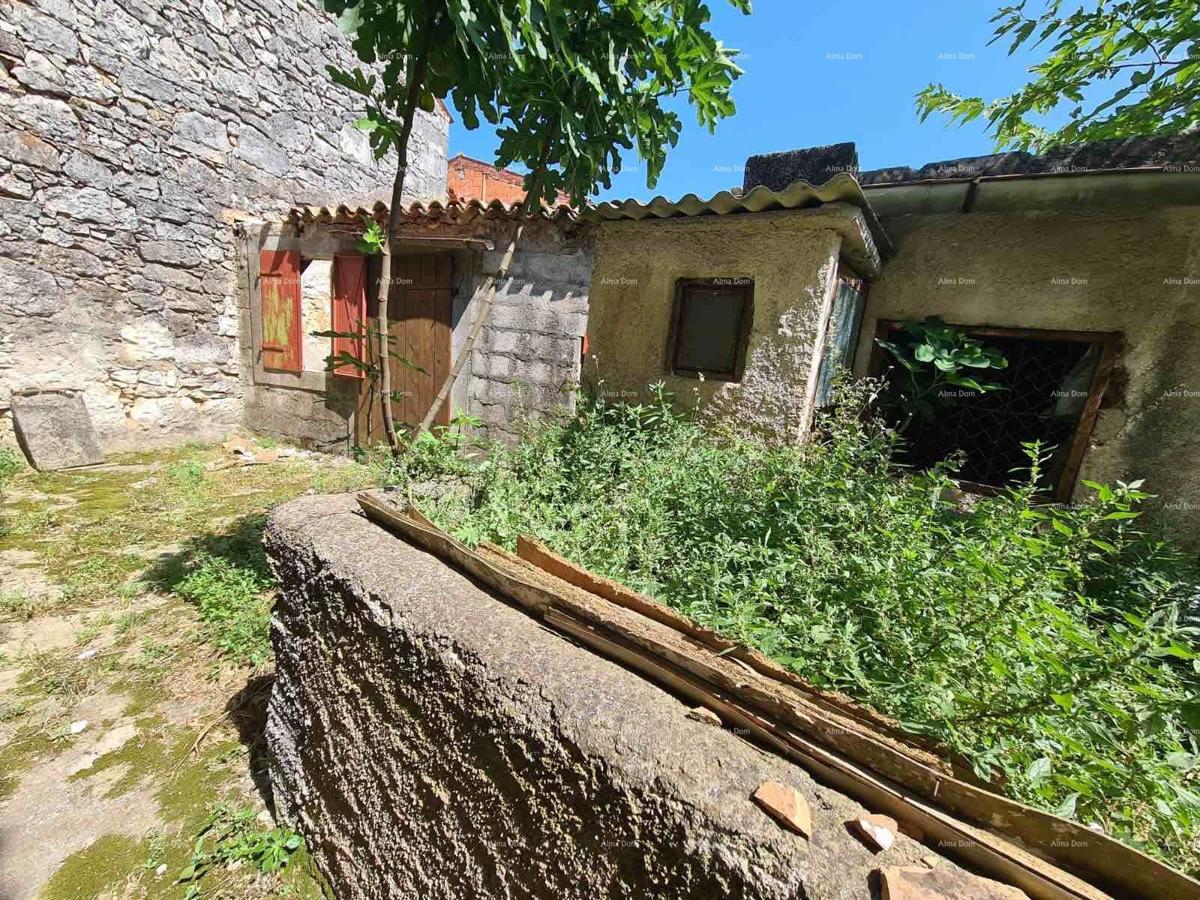 Casa nel centro di Marčana con un giardino.