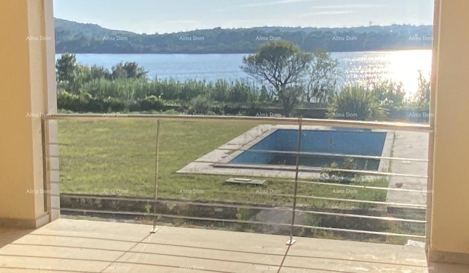 POMER, prima fila al mare, casa con terreno edificabile e progetto per villa di lusso