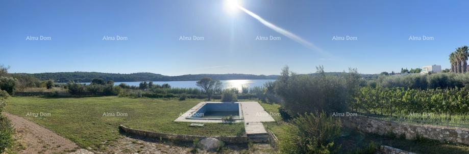 POMER, prima fila al mare, casa con terreno edificabile e progetto per villa di lusso