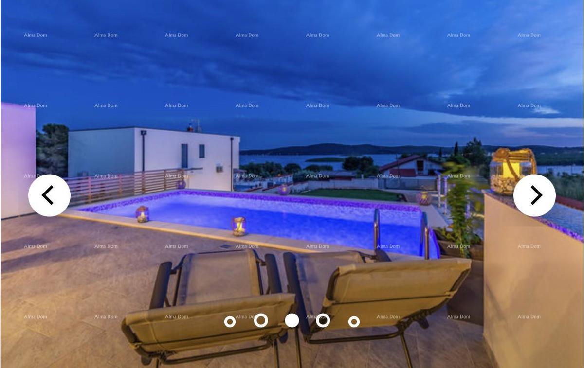 Una bellissima villa con vista mare. POMER