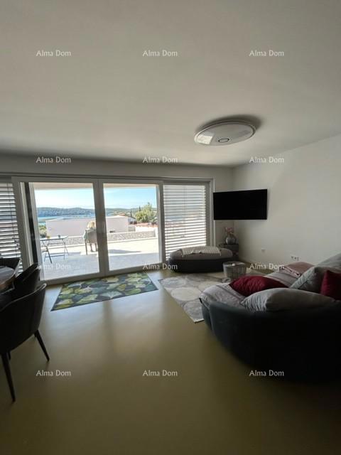 Una bellissima villa con vista mare. POMER