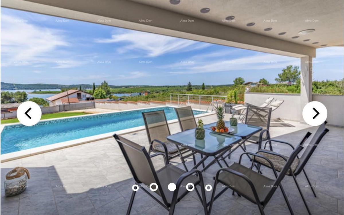 Una bellissima villa con vista mare. POMER