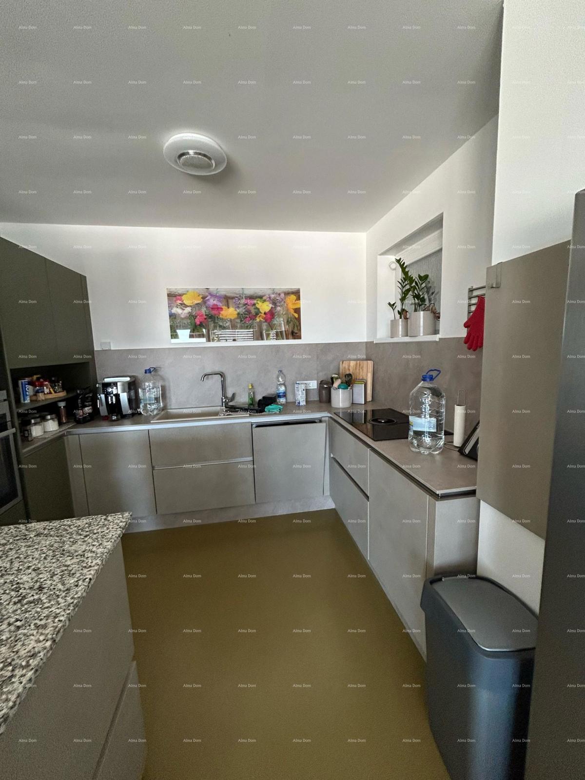 Una bellissima villa con vista mare. POMER