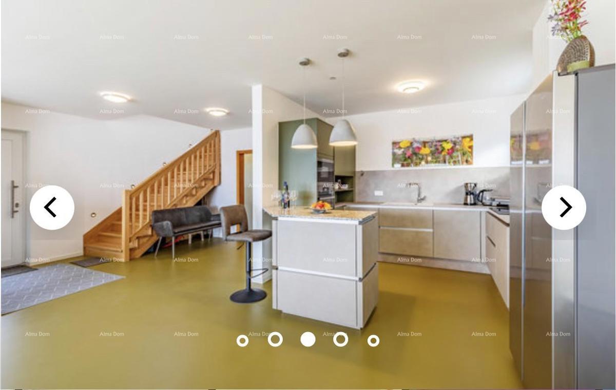 Una bellissima villa con vista mare. POMER