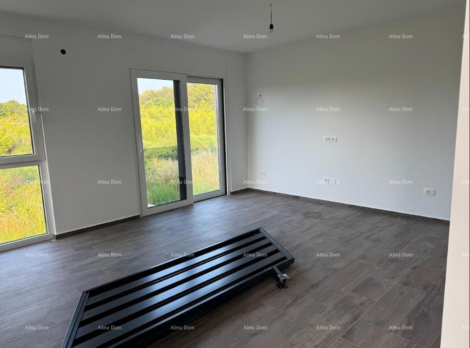 Lussuoso appartamento su due piani con vista mare e ampia terrazza a Zambratija