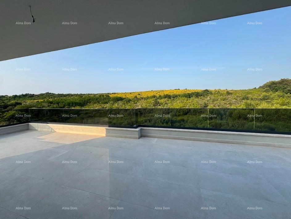 Lussuoso appartamento su due piani con vista mare e ampia terrazza a Zambratija