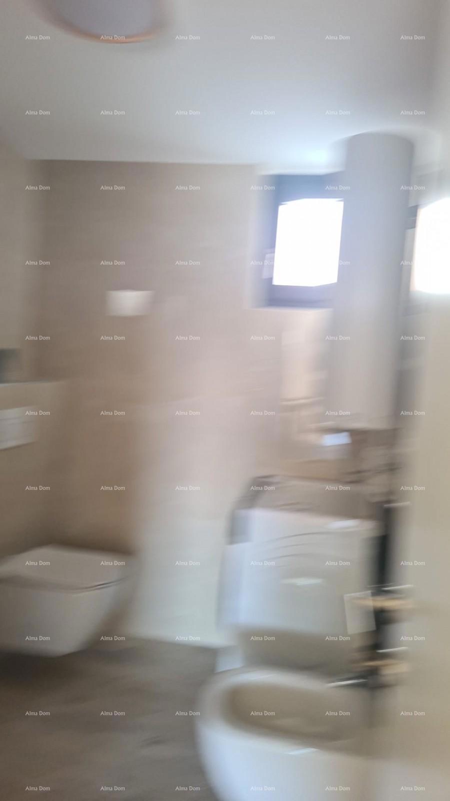 Appartamento moderno con posto auto e ripostiglio nel blocco F, vicino a Umago!