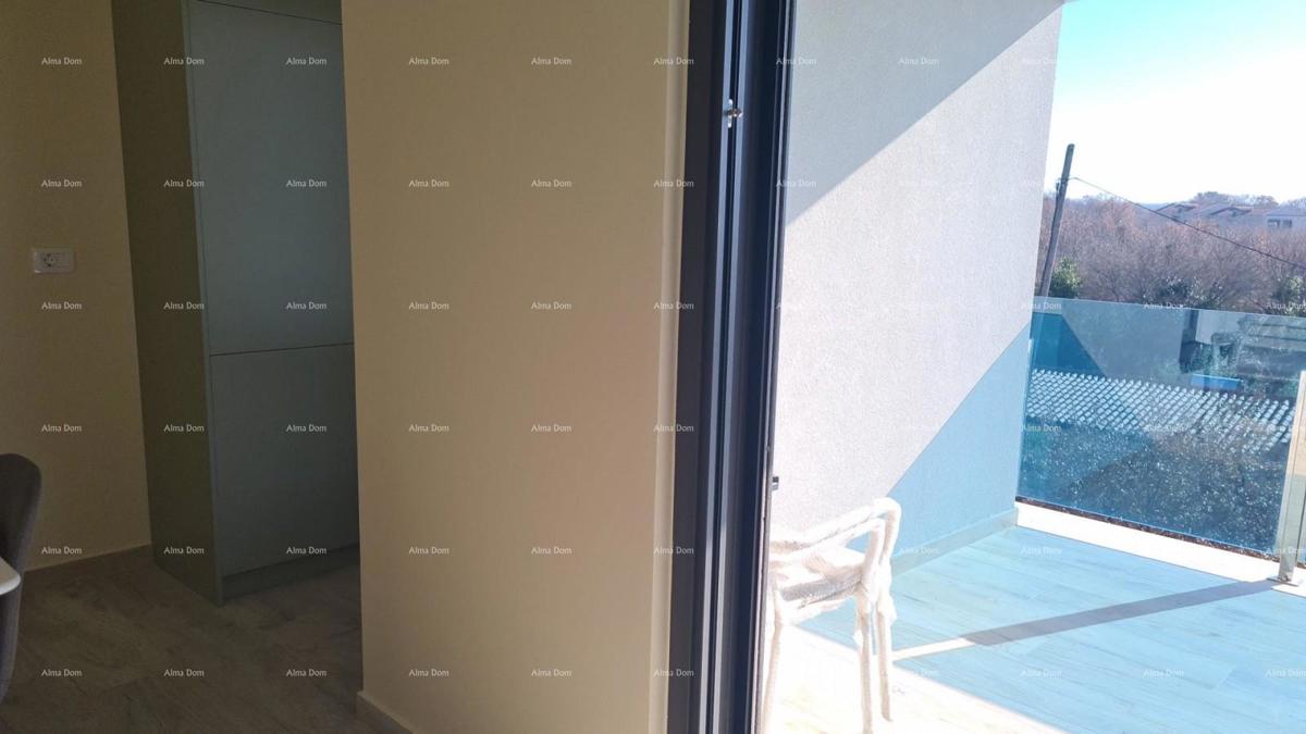 Appartamento moderno con posto auto e ripostiglio nel blocco F, vicino a Umago!