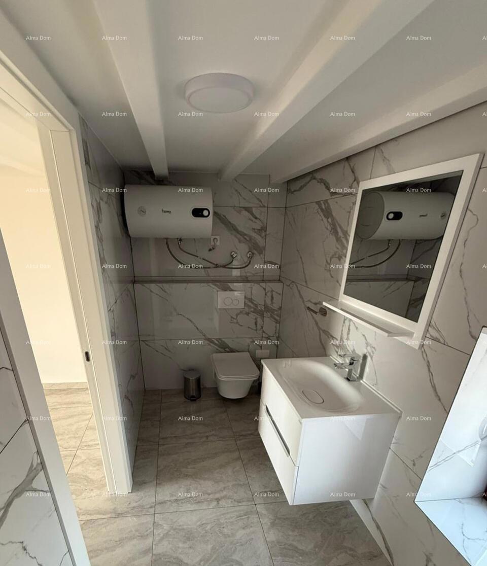 POREČ, Ristrutturata casa in pietra con vista mare