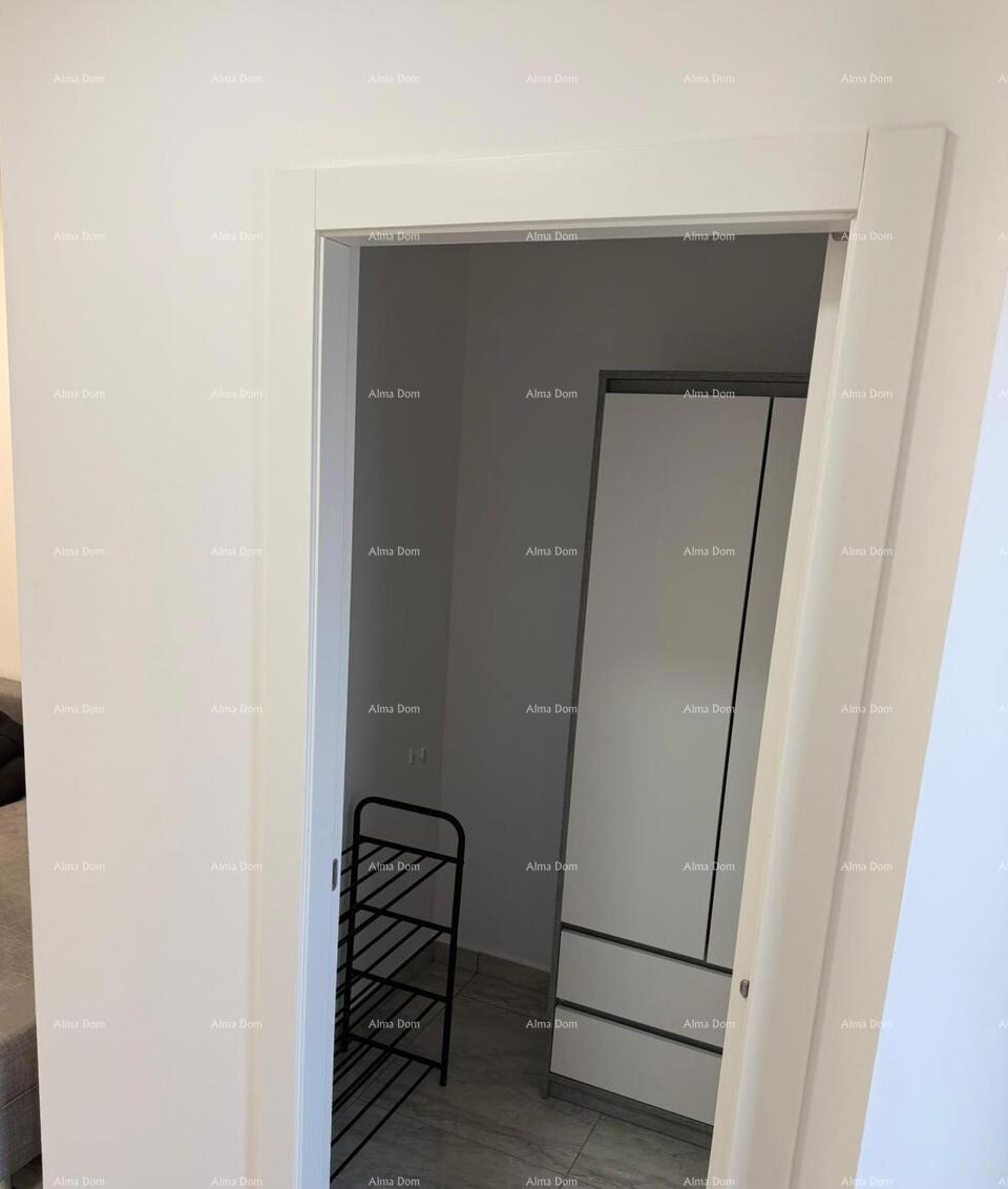 POREČ, Ristrutturata casa in pietra con vista mare