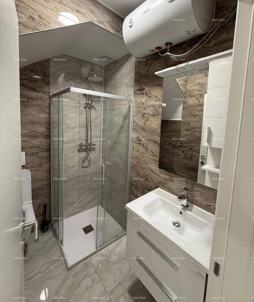 POREČ, Ristrutturata casa in pietra con vista mare