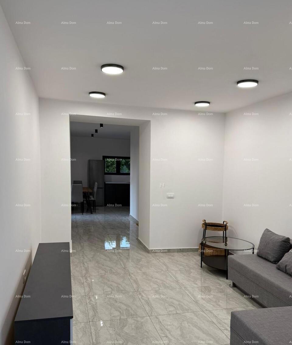 POREČ, Ristrutturata casa in pietra con vista mare