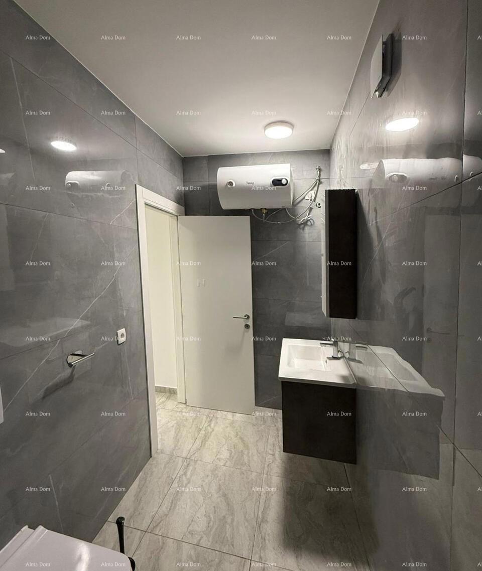 POREČ, Ristrutturata casa in pietra con vista mare