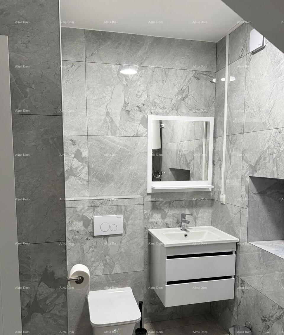 POREČ, Ristrutturata casa in pietra con vista mare