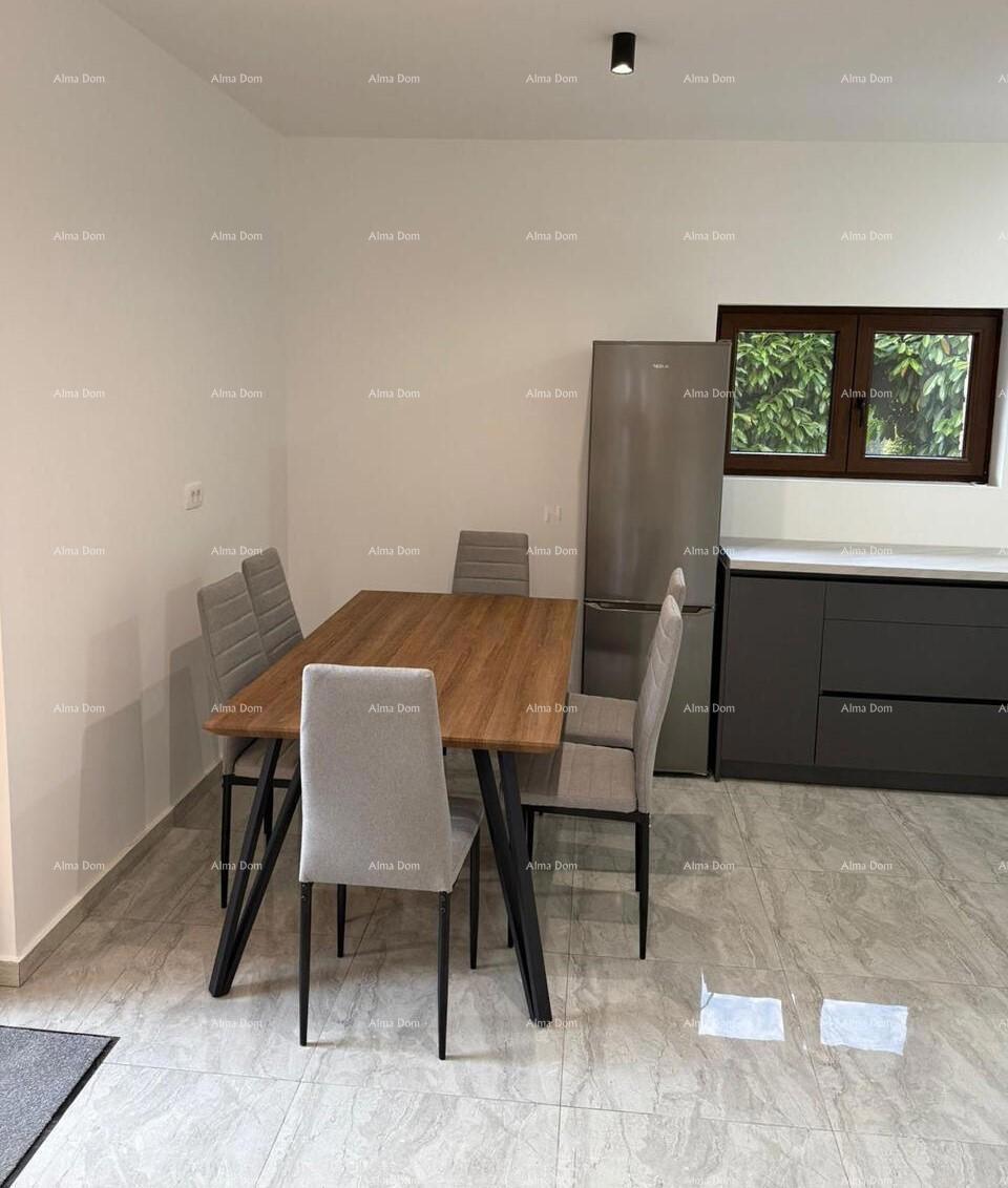 POREČ, Ristrutturata casa in pietra con vista mare