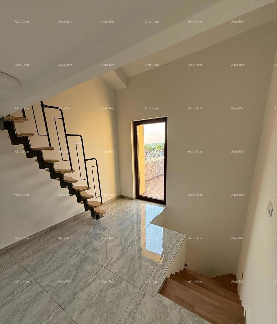 POREČ, Ristrutturata casa in pietra con vista mare