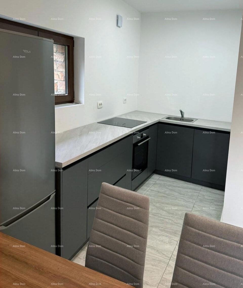 POREČ, Ristrutturata casa in pietra con vista mare