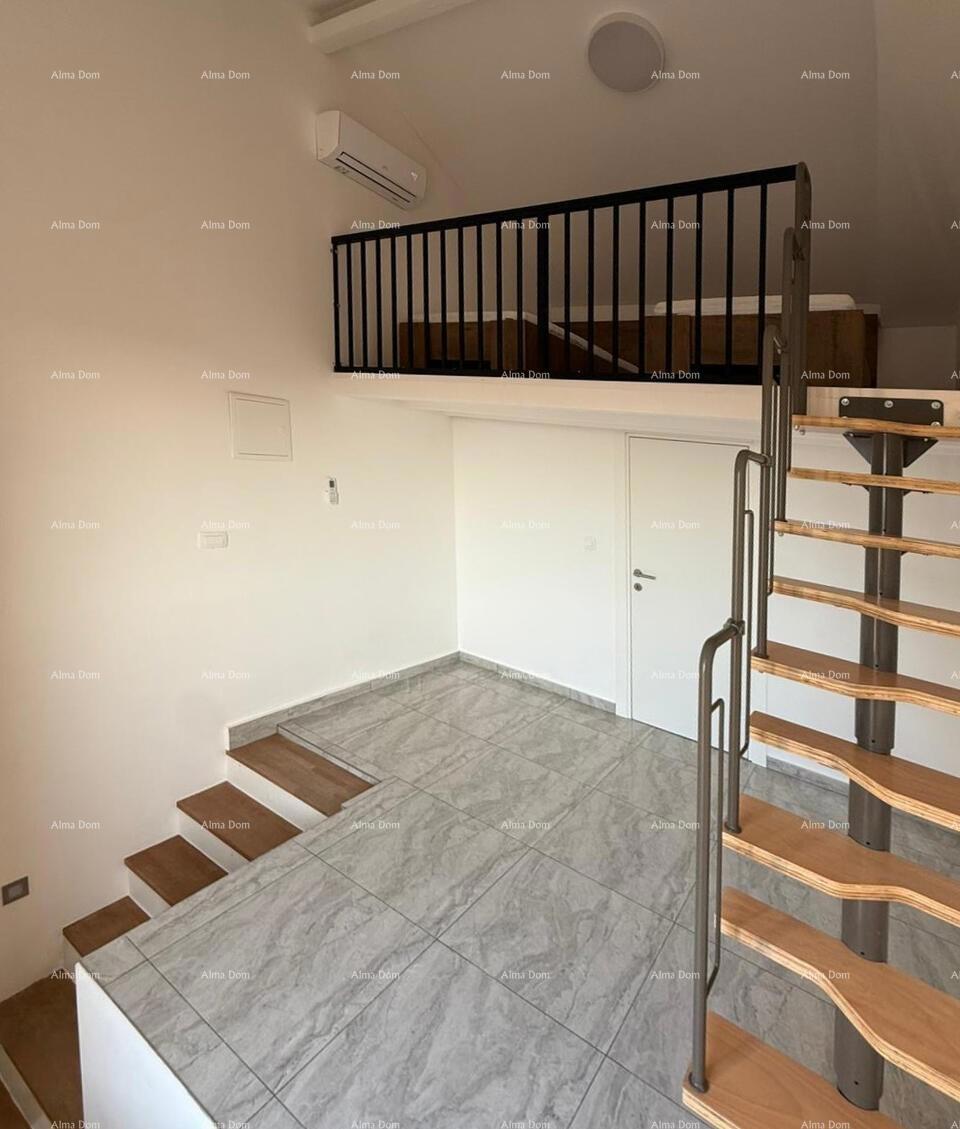 POREČ, Ristrutturata casa in pietra con vista mare