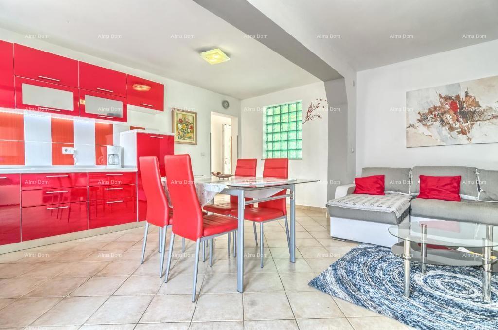 Vendita di una casa con due appartamenti, a 100 m dal mare!!! Vista mare! Medulin!