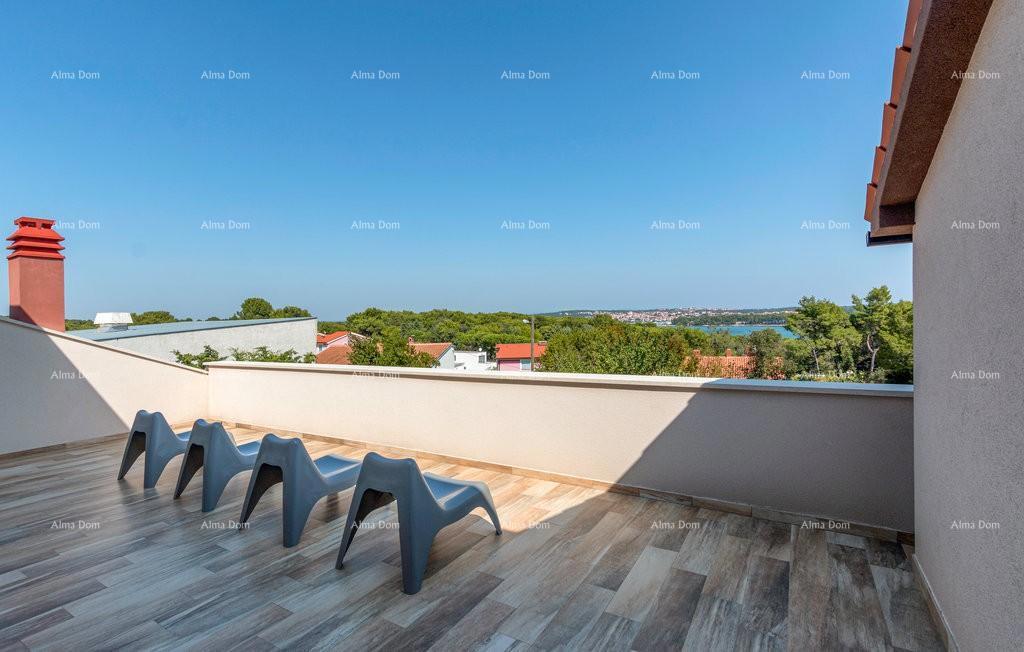 Premantura, villa indipendente con 5 camere da letto. Vicinanza al mare.