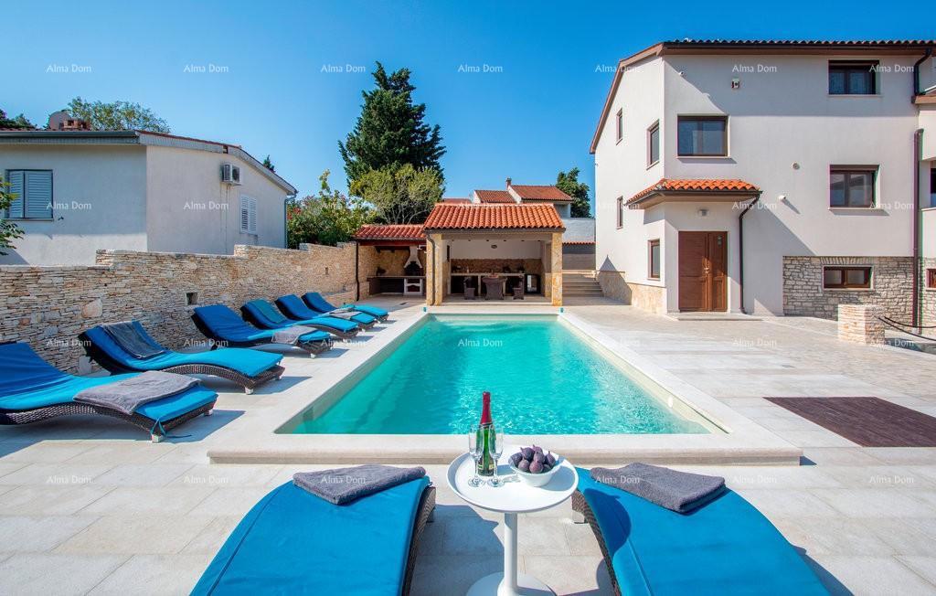 Premantura, villa indipendente con 5 camere da letto. Vicinanza al mare.