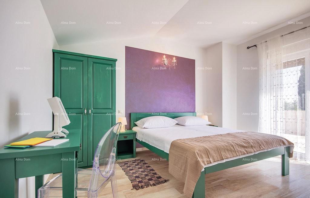 Premantura, villa indipendente con 5 camere da letto. Vicinanza al mare.