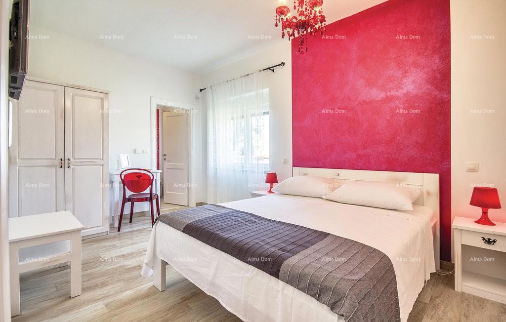 Premantura, villa indipendente con 5 camere da letto. Vicinanza al mare.