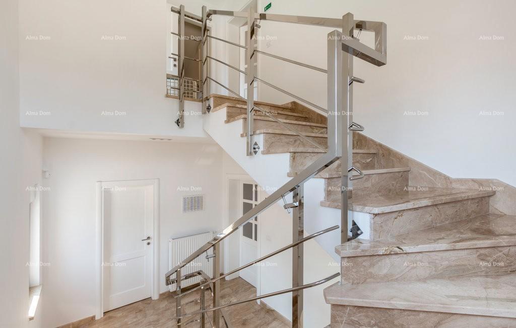 Premantura, villa indipendente con 5 camere da letto. Vicinanza al mare.