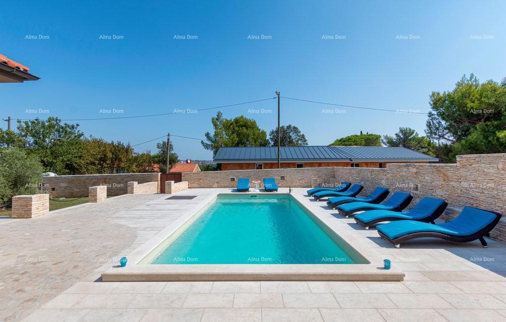 Premantura, villa indipendente con 5 camere da letto. Vicinanza al mare.