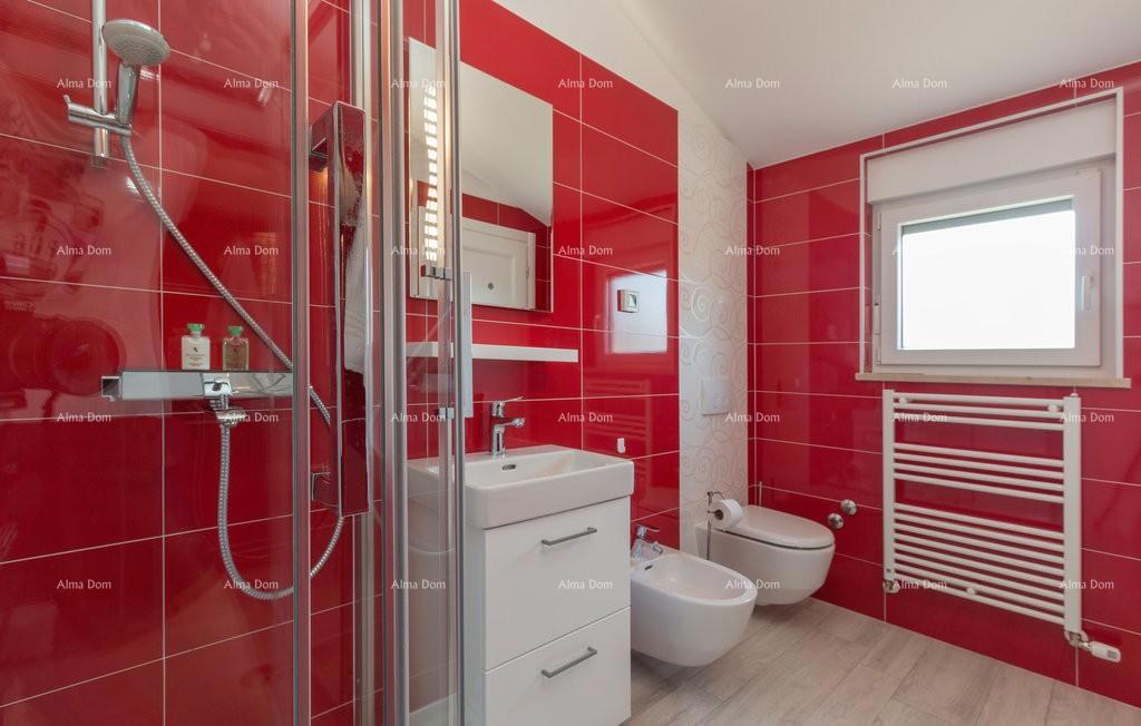 Premantura, villa indipendente con 5 camere da letto. Vicinanza al mare.