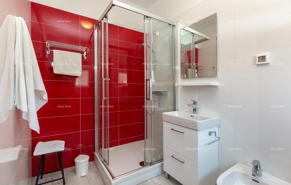 Premantura, villa indipendente con 5 camere da letto. Vicinanza al mare.