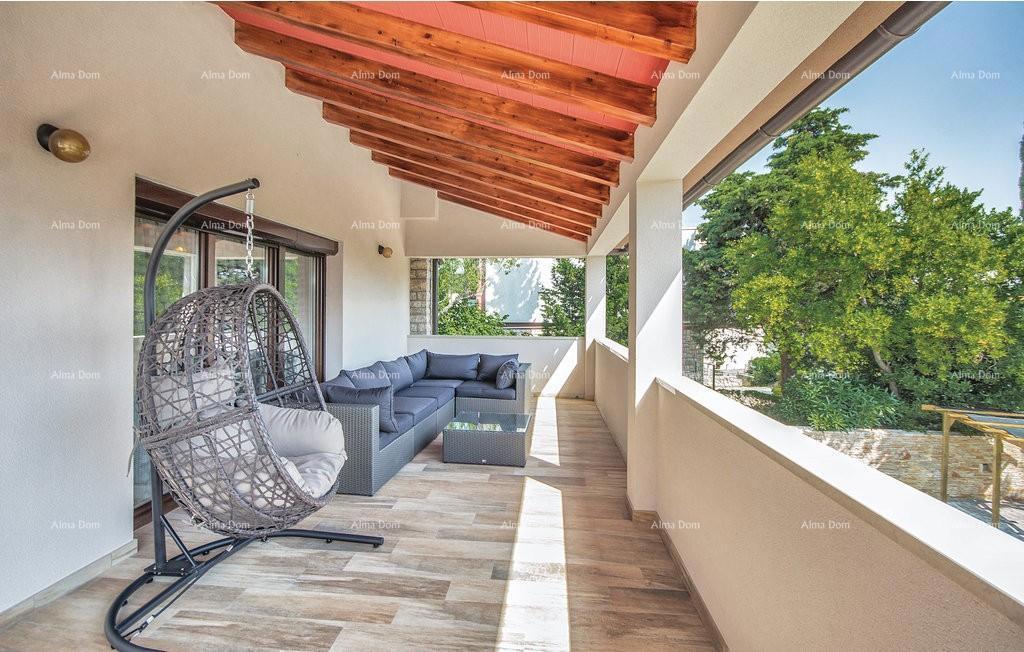 Premantura, villa indipendente con 5 camere da letto. Vicinanza al mare.