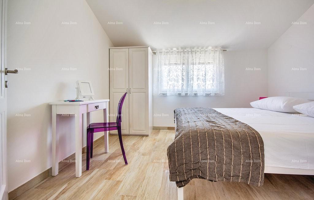 Premantura, villa indipendente con 5 camere da letto. Vicinanza al mare.