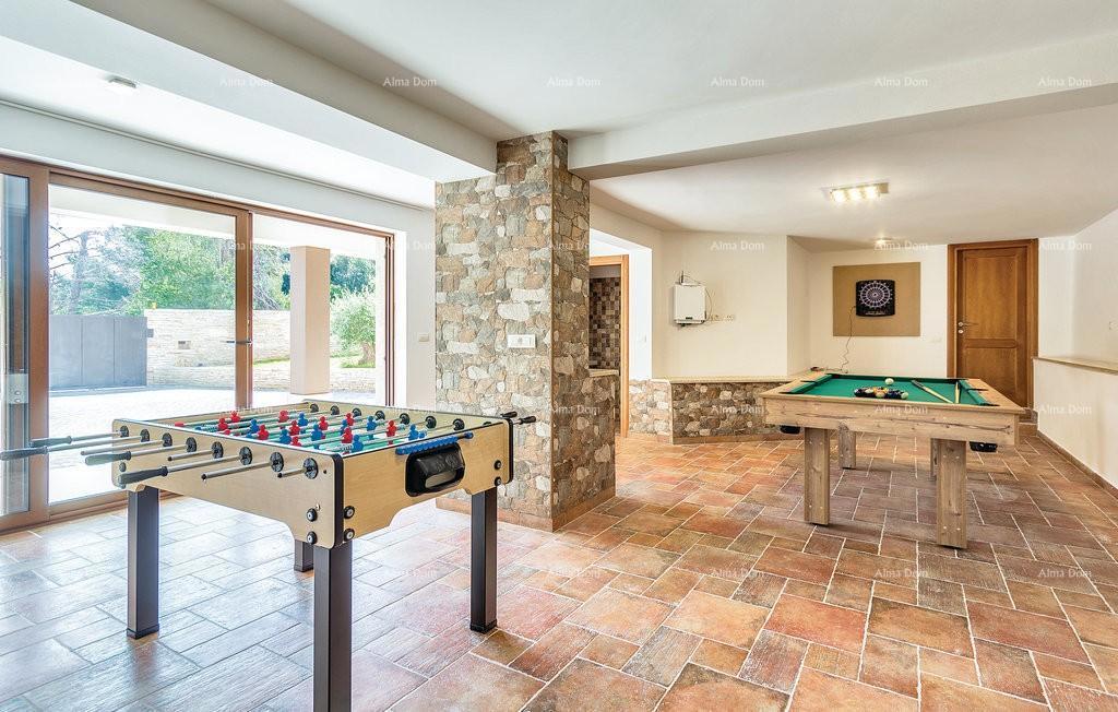 Premantura, villa indipendente con 5 camere da letto. Vicinanza al mare.