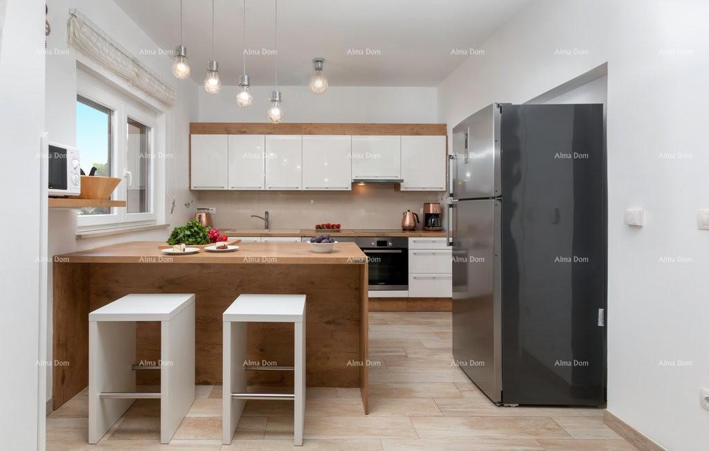 Premantura, villa indipendente con 5 camere da letto. Vicinanza al mare.