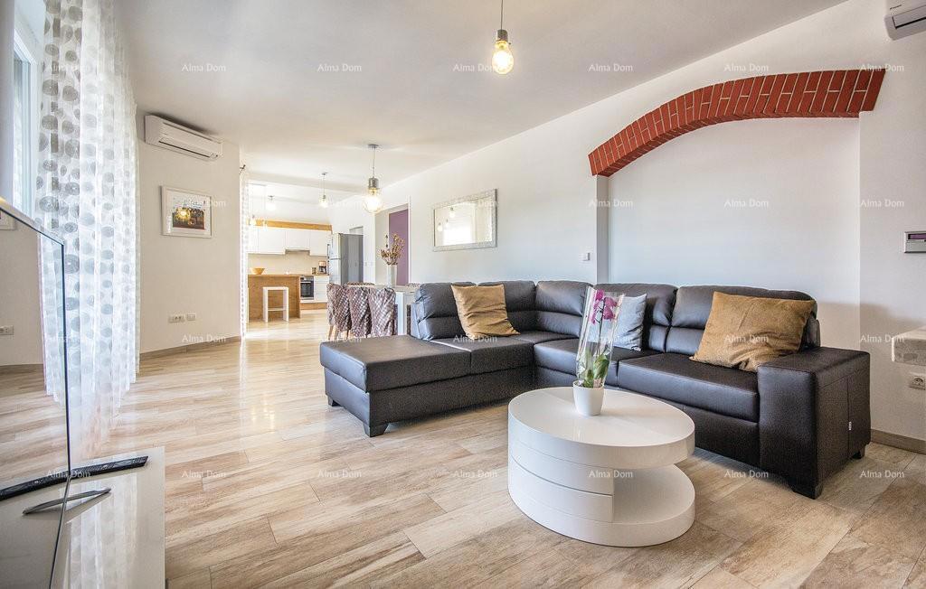 Premantura, villa indipendente con 5 camere da letto. Vicinanza al mare.