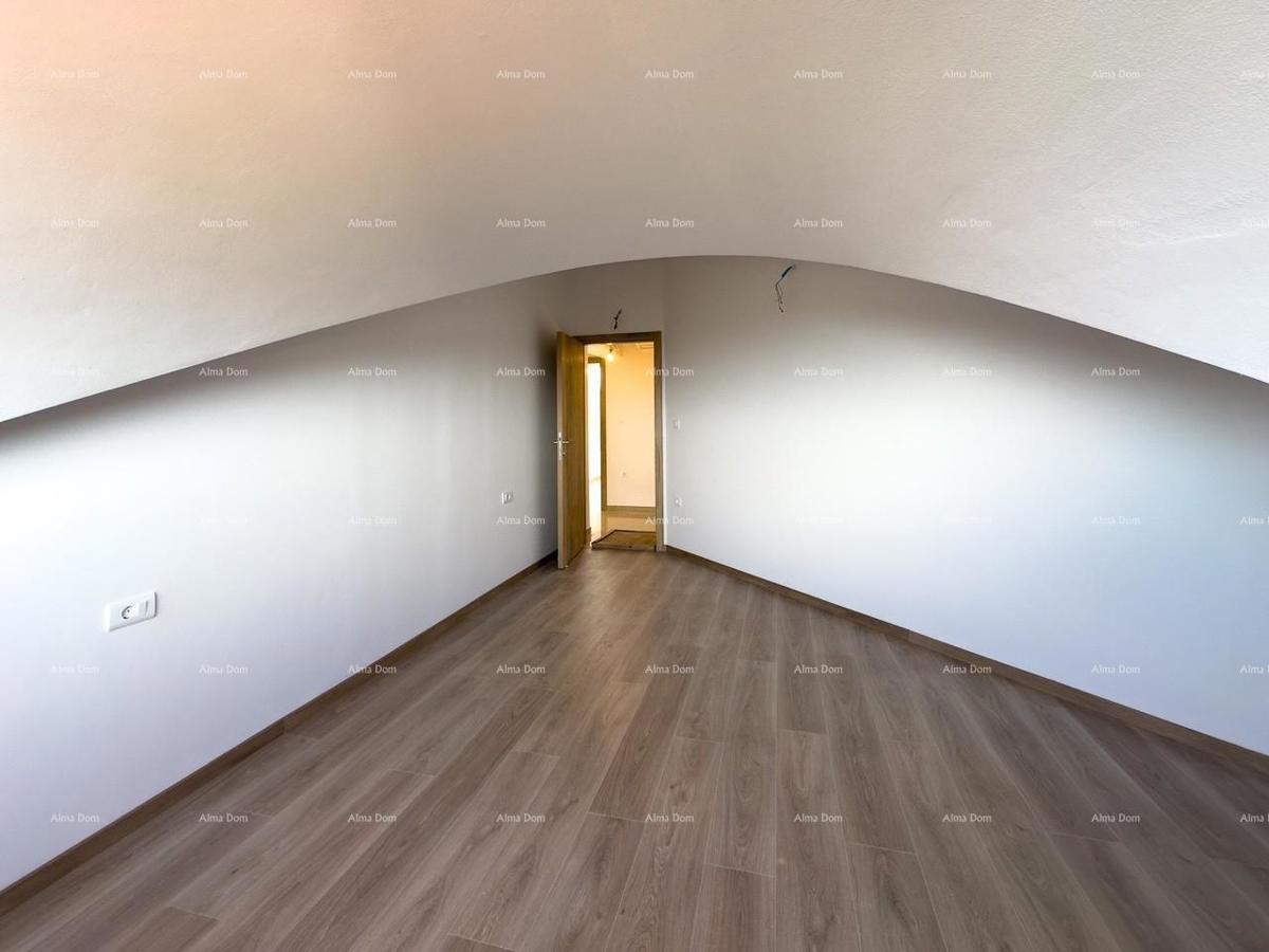 Vendiamo un appartamento con una bellissima vista sul mare! Premantura!