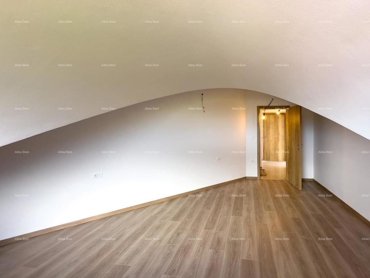 Vendiamo un appartamento con una bellissima vista sul mare! Premantura!