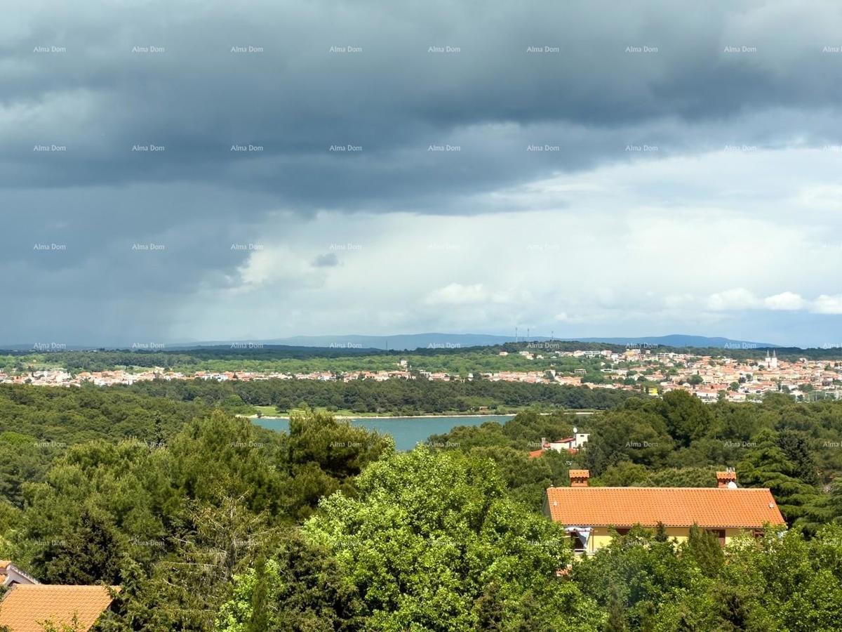 Vendiamo un appartamento con una bellissima vista sul mare! Premantura!