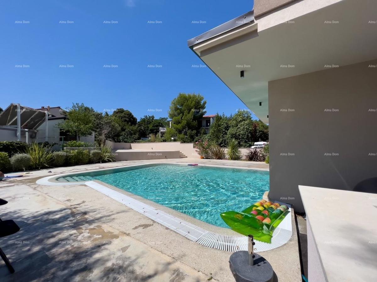 Vendiamo un appartamento con una bellissima vista sul mare! Premantura!