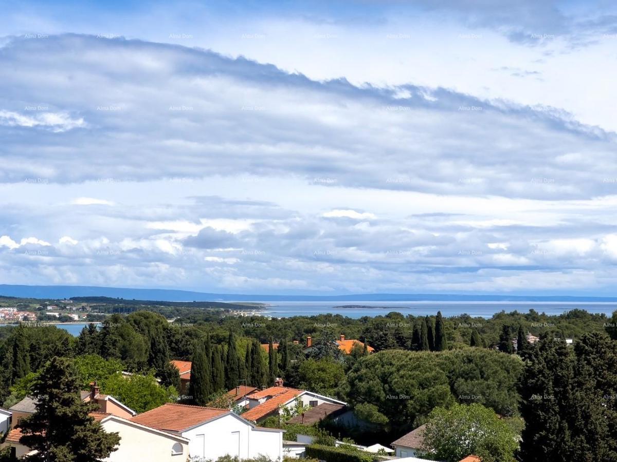 Vendiamo un appartamento con una bellissima vista sul mare! Premantura!