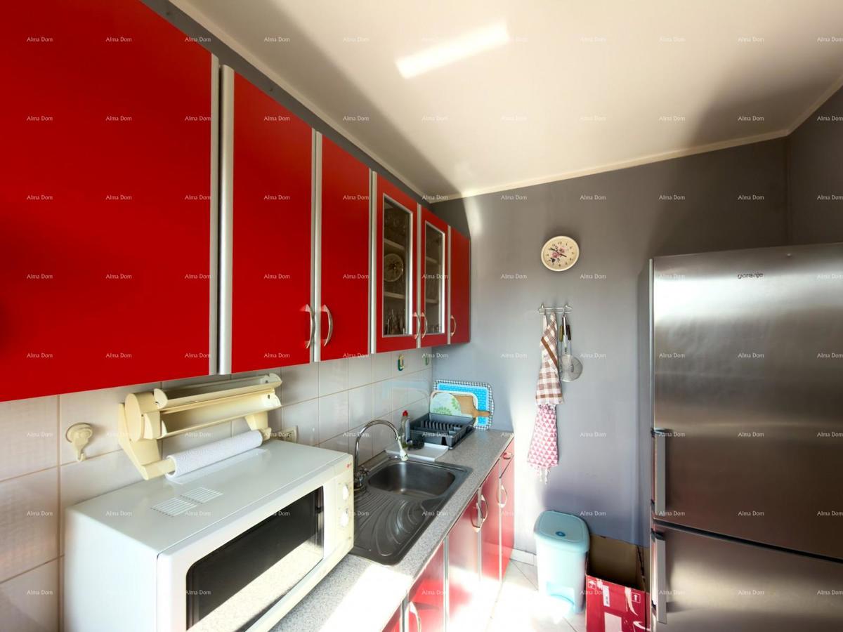 The title "Kuća sa dva stana" translates to Italian as "Casa con due appartamenti."