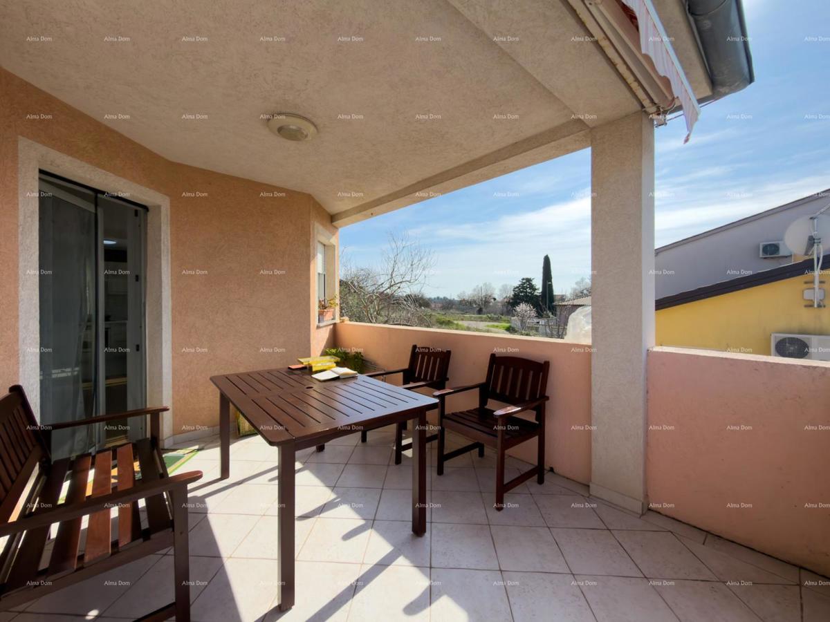 The title "Kuća sa dva stana" translates to Italian as "Casa con due appartamenti."